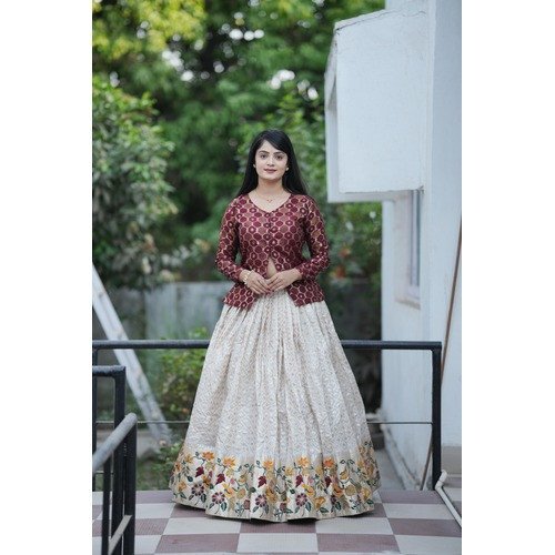 Elegant Ethnic Wear with Classic Kurta & Matching Bottom for Casual Style