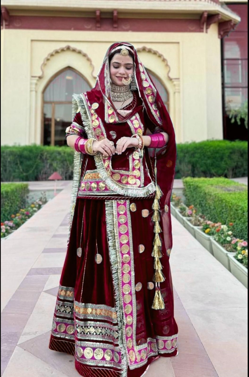 Velvet humrahi pour poshak