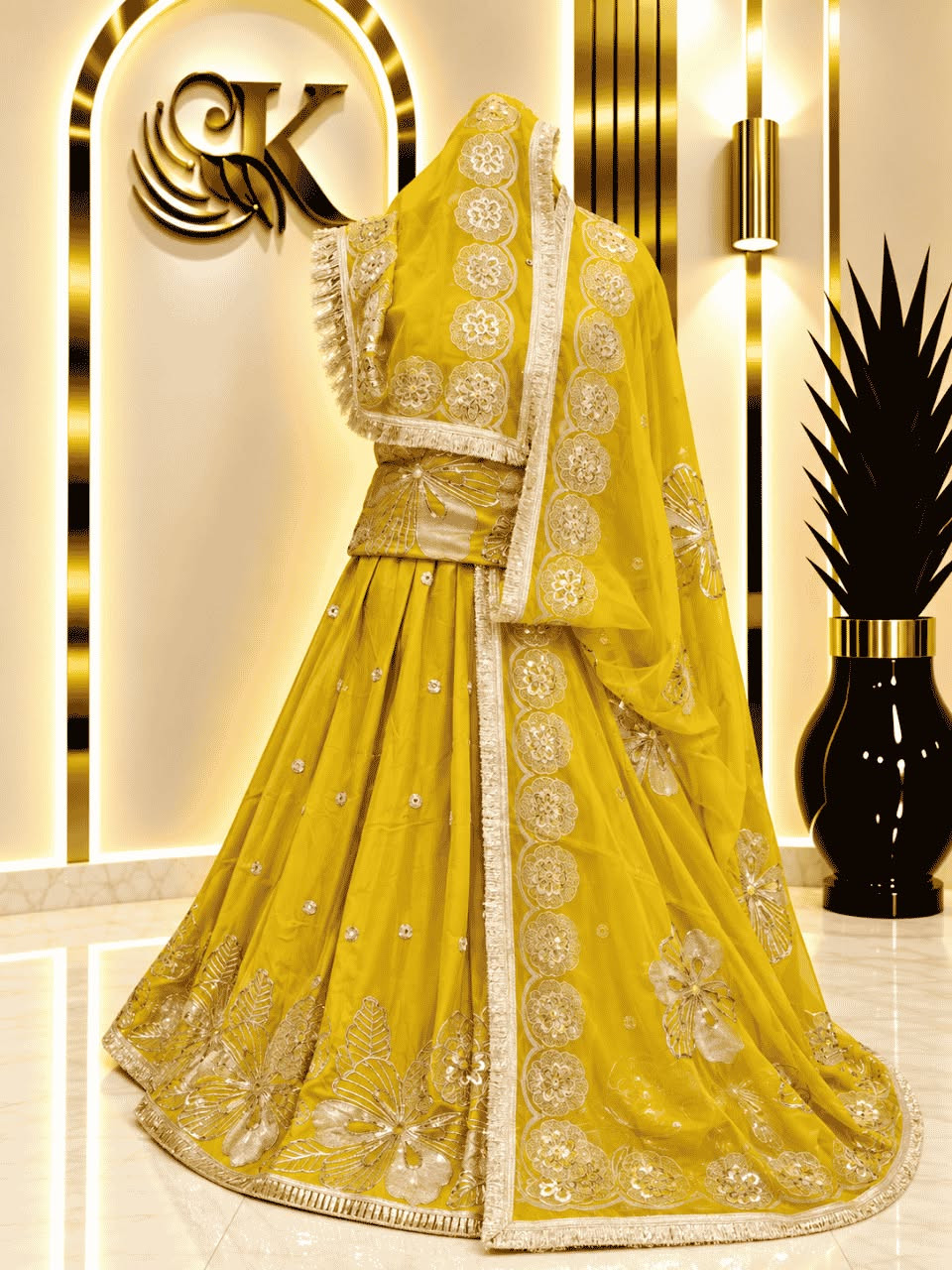 Natural Crepe Vintage Poshak – 4 Meter Gher with Heavy Vintage Work & Designer Odhna