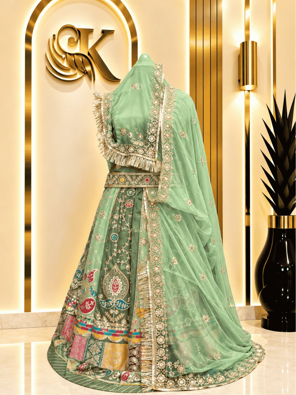 4 MTR Gher Gold Crush Vintage Rajputi Poshak with Four Side Border Odhna
