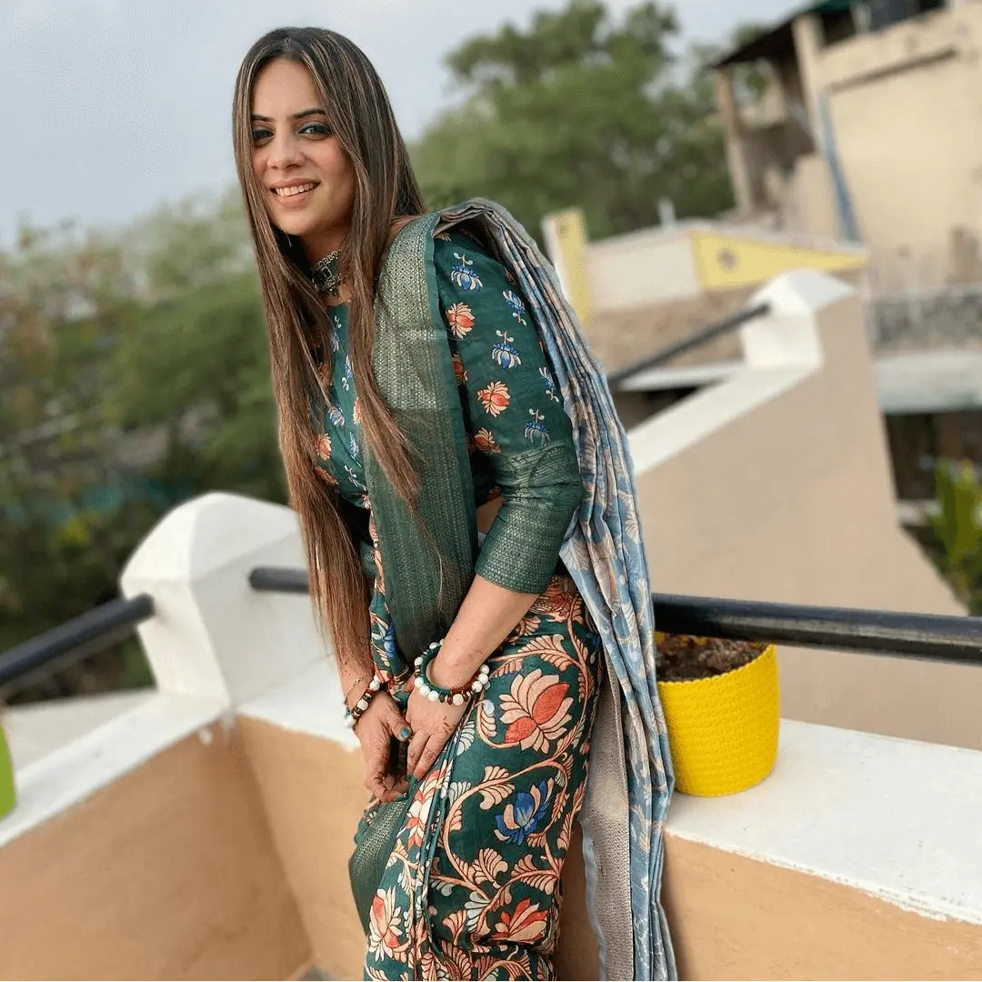 Dark Green Ready To Wear Saree - Elegant & Effortless Silk Blend