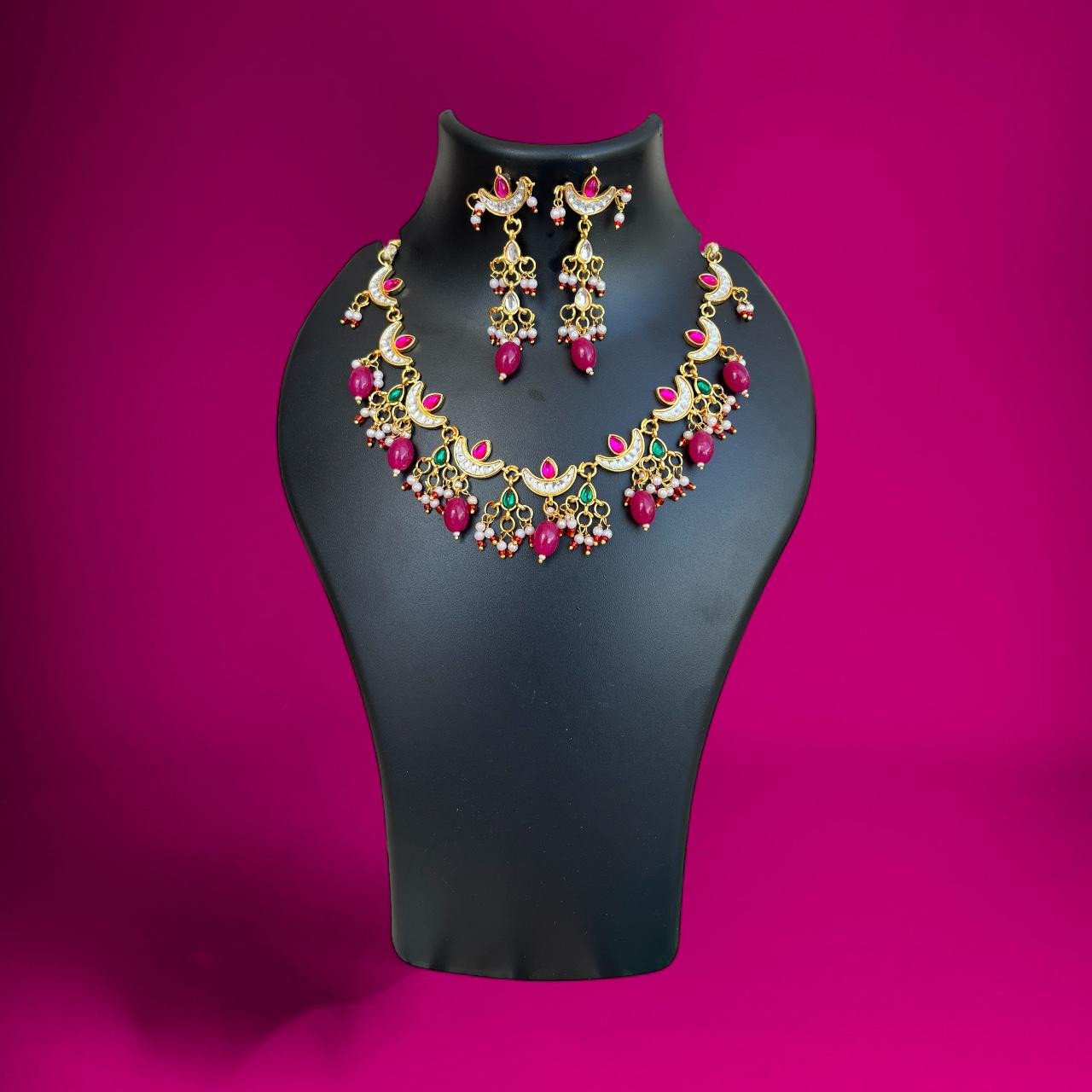 Women Kudan necklace and earring set