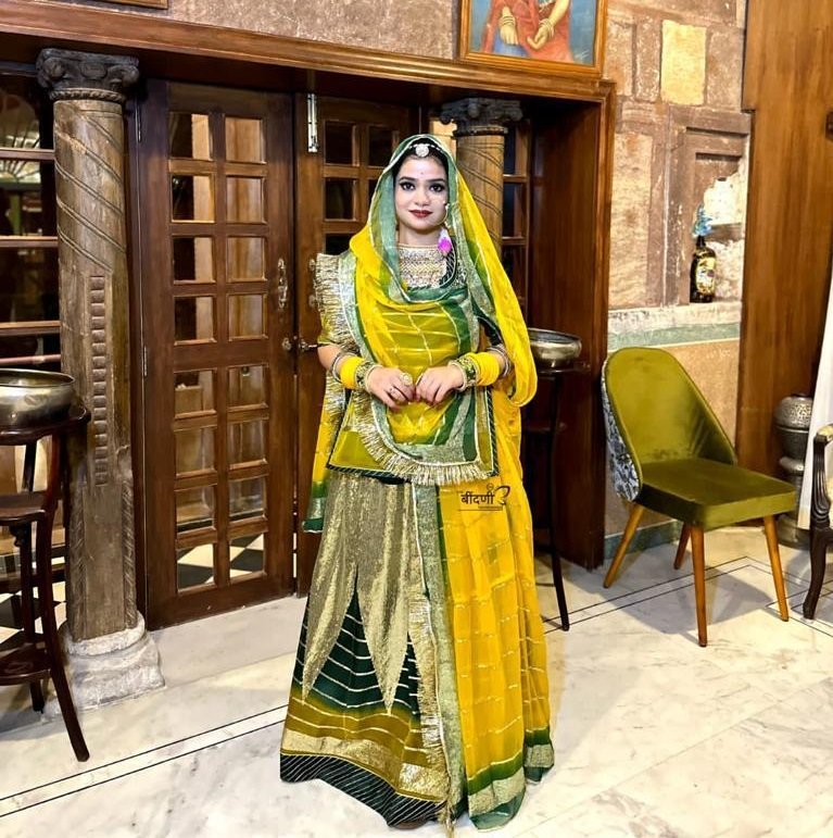 Green Glamour:Organza Poshak Humrahi With Jaal And Boder Work