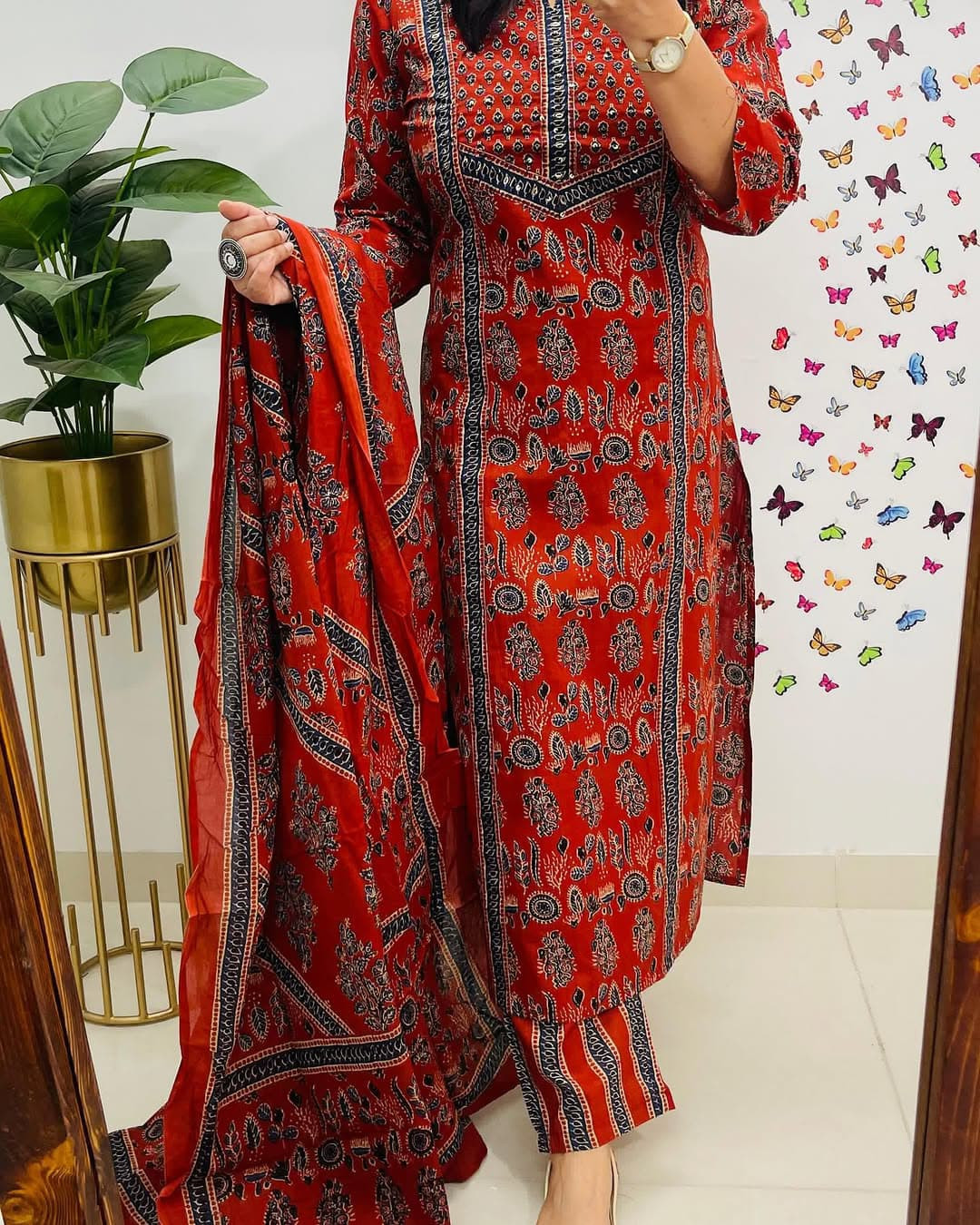 Voluminous Beutiful Kurti Pant With Dupatta Set For Women