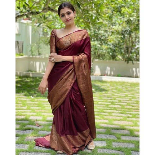 "Elegance Redefined: Soft Traditional Kanjivaram Border Litchi Silk Saree"