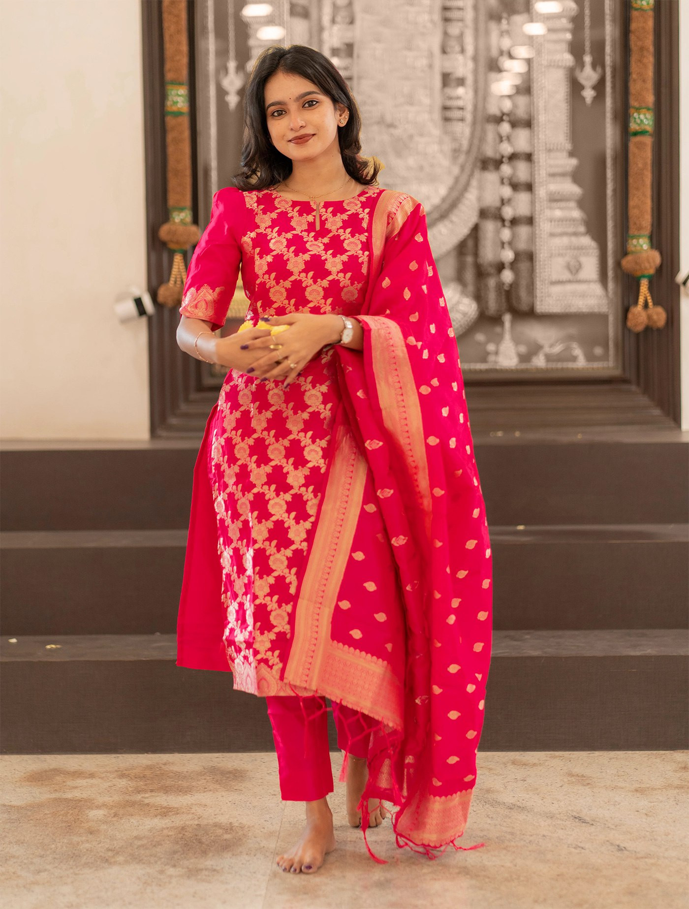 Elegant Women’s Jacquard Kurta Pant with Dupatta Set