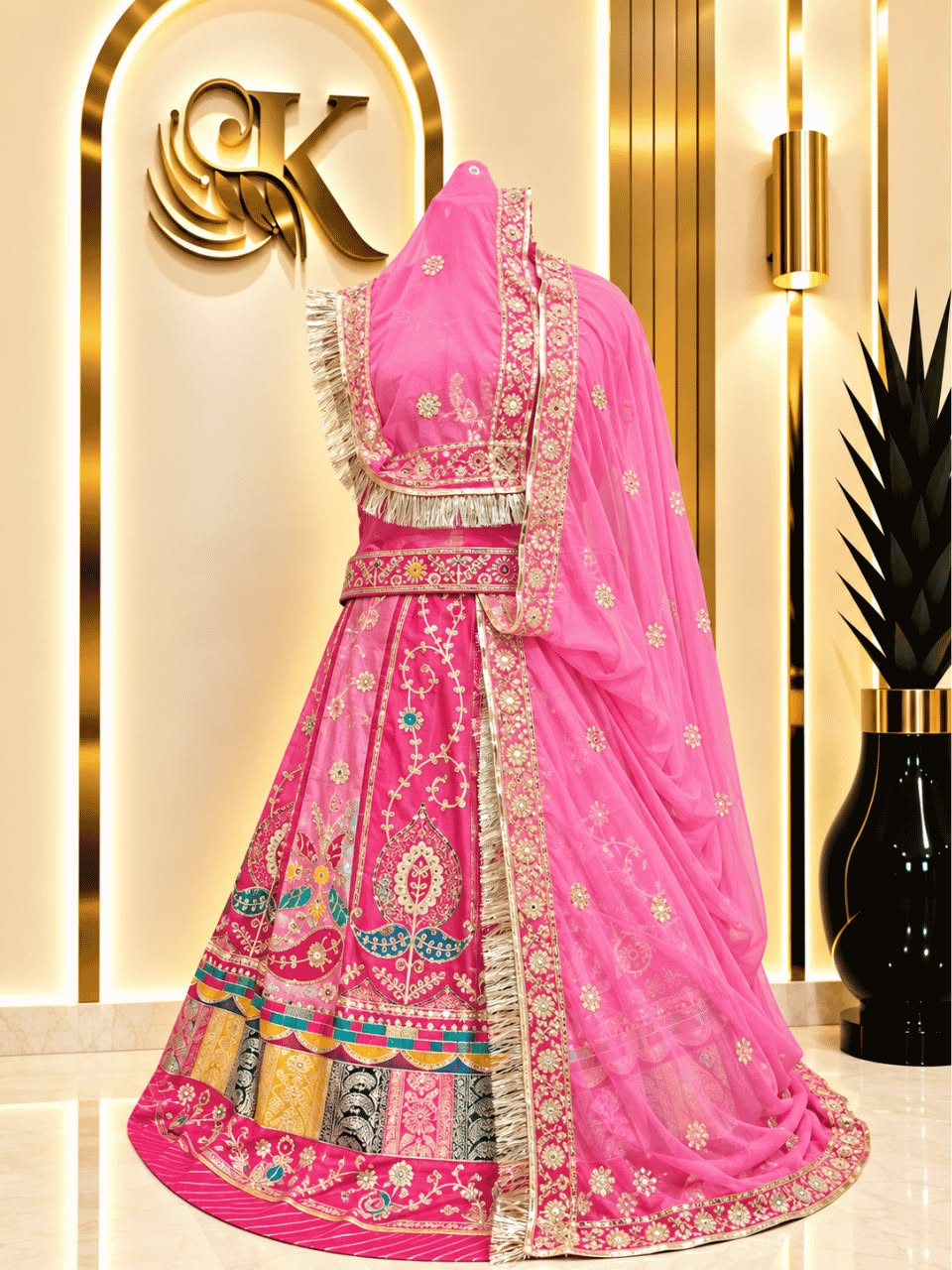 4 MTR Gher Gold Crush Vintage Rajputi Poshak with Four Side Border Odhna